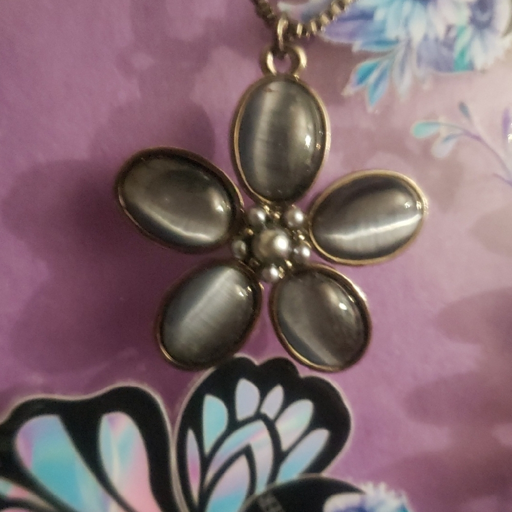 Elegant Silver Flower Pendant Necklace
